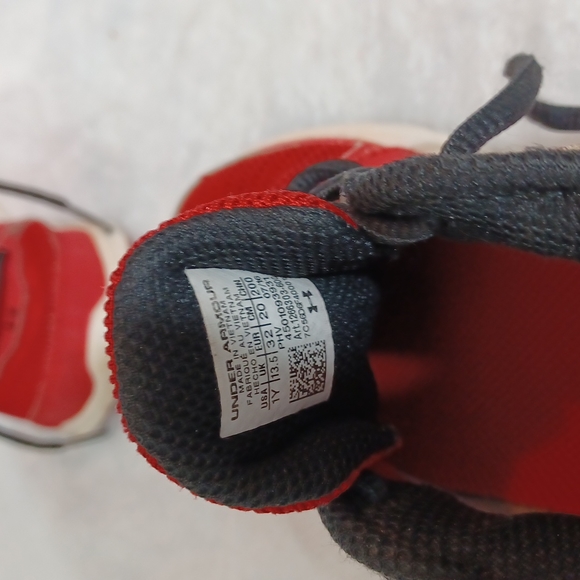 Under Armour Red Tennis Shoe Size 1Y Youth - Picture 2 of 7